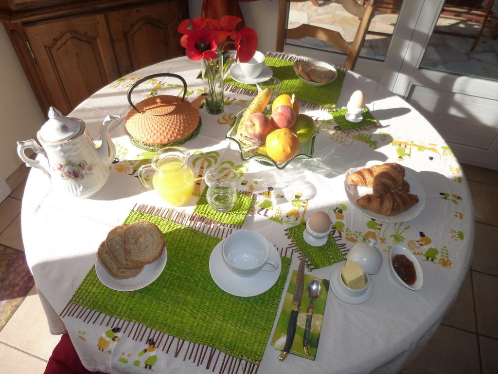 La Roulotte De Pommette Et Billy Bed and Breakfast La Hoguette Exteriör bild